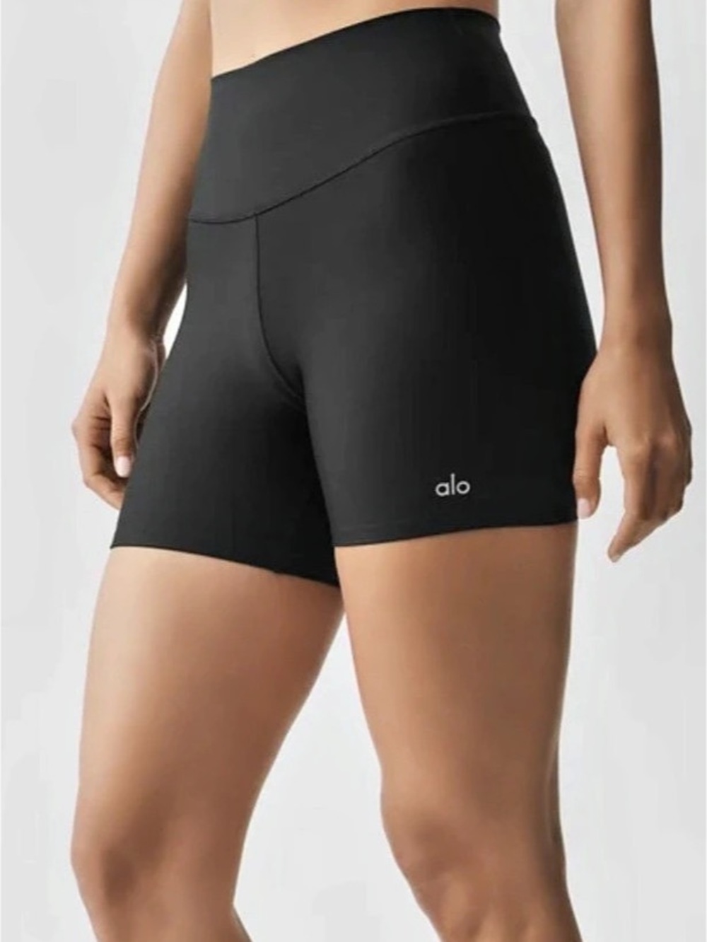 Authentic Alo Airlift Short HW Biker Shorts size M 5in R80